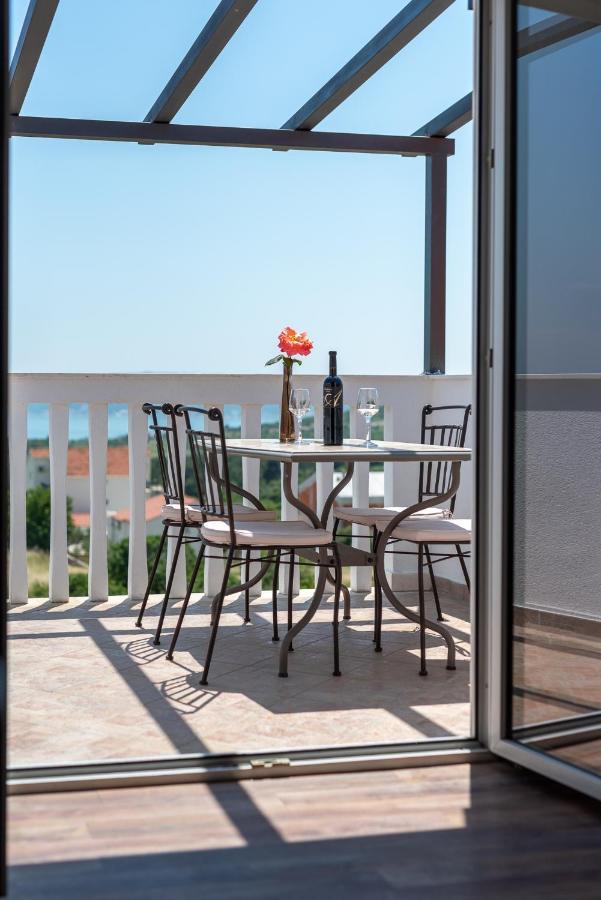 Apartments Dobrila Kaštel Novi 外观 照片