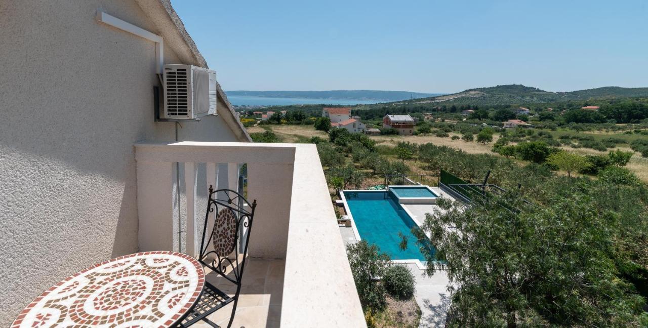 Apartments Dobrila Kaštel Novi 外观 照片