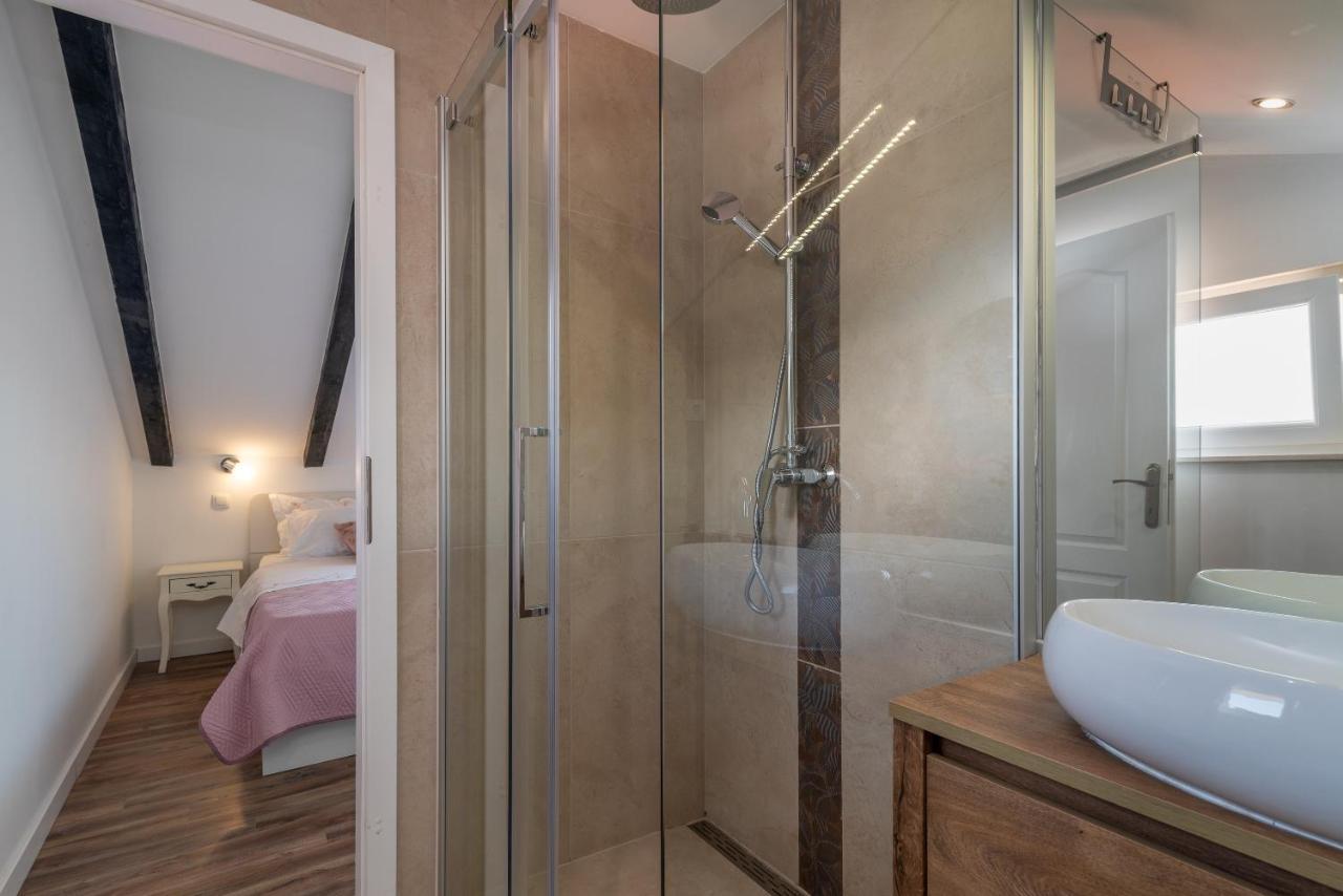 Apartments Dobrila Kaštel Novi 外观 照片