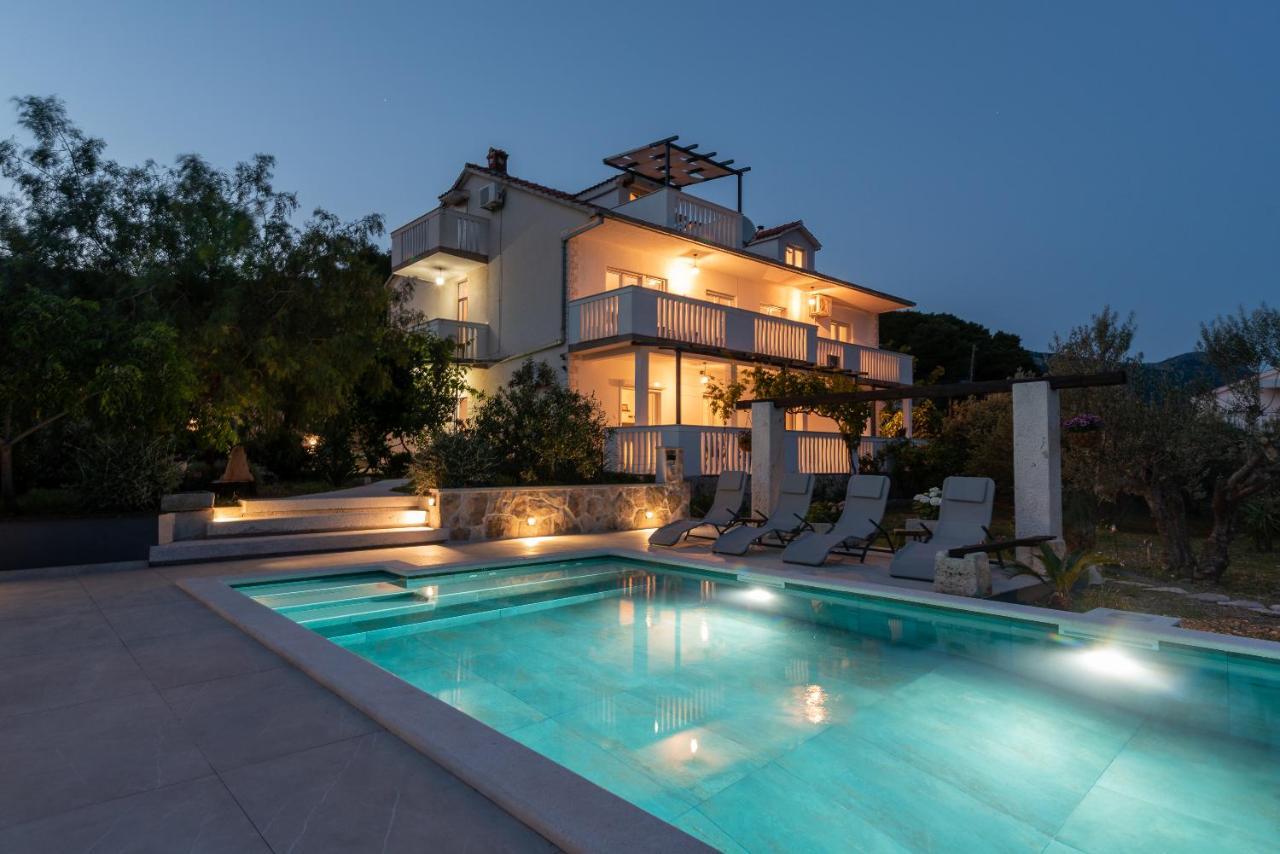 Apartments Dobrila Kaštel Novi 外观 照片