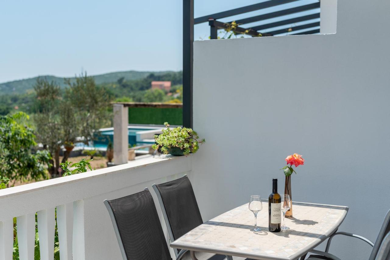 Apartments Dobrila Kaštel Novi 外观 照片