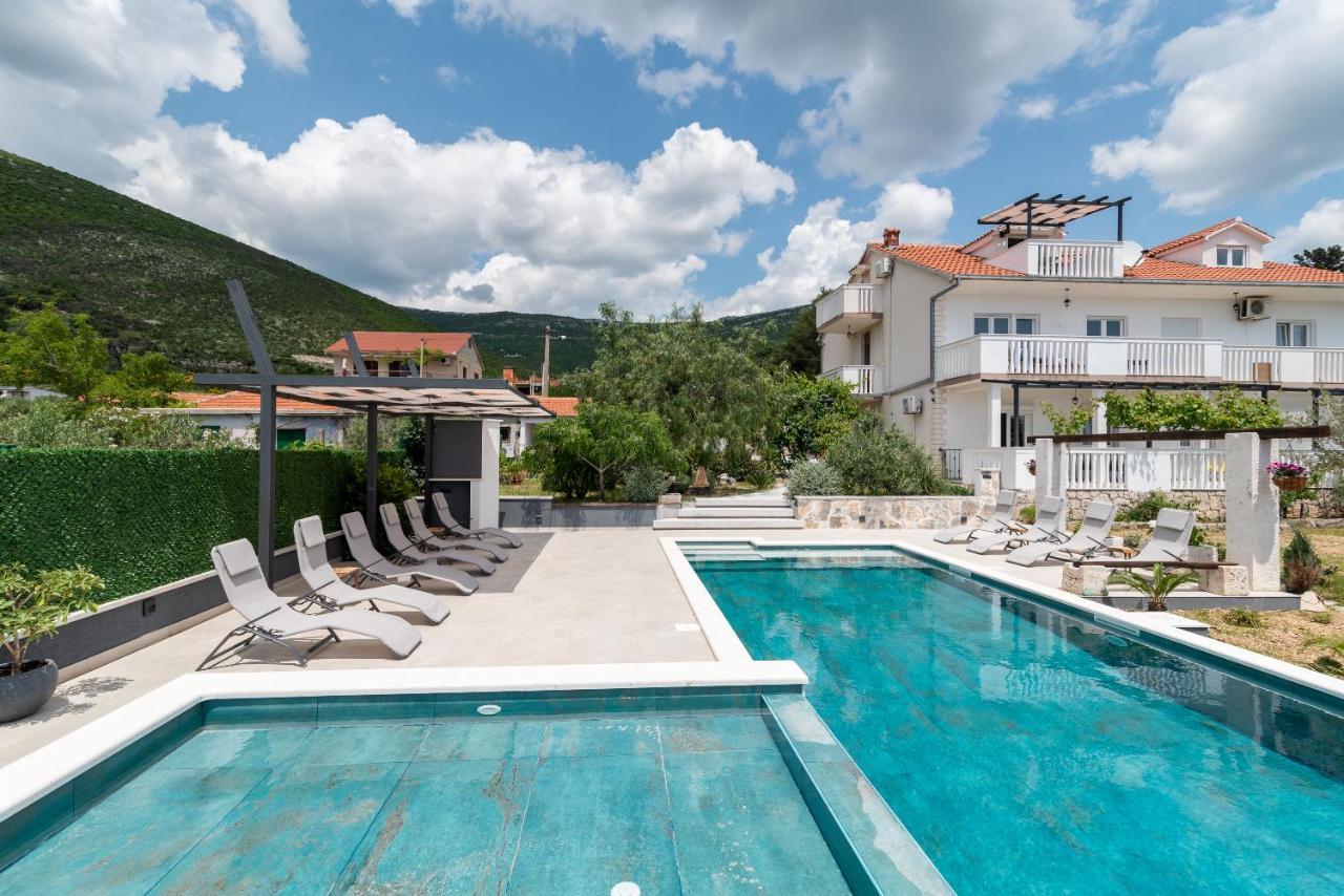 Apartments Dobrila Kaštel Novi 外观 照片