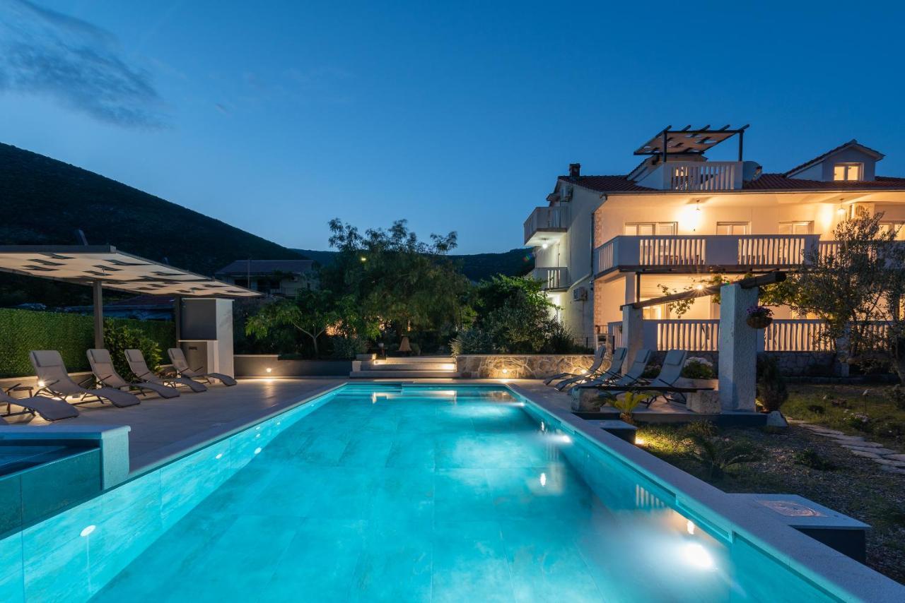 Apartments Dobrila Kaštel Novi 外观 照片