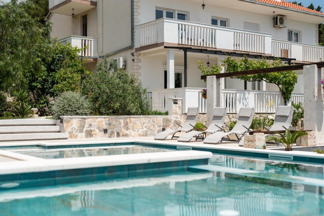 Apartments Dobrila Kaštel Novi 外观 照片