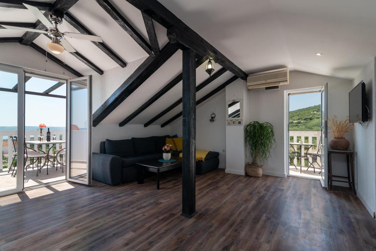 Apartments Dobrila Kaštel Novi 外观 照片