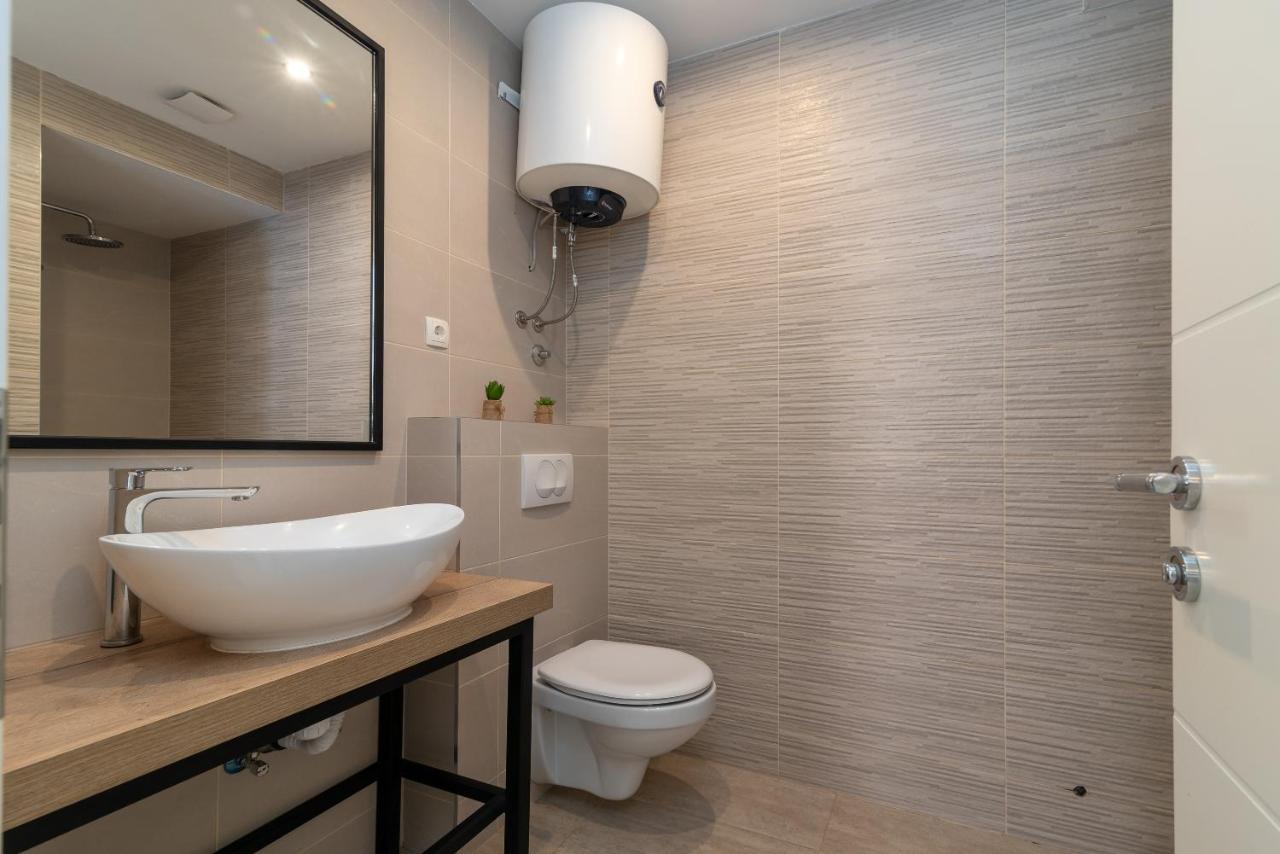 Apartments Dobrila Kaštel Novi 外观 照片